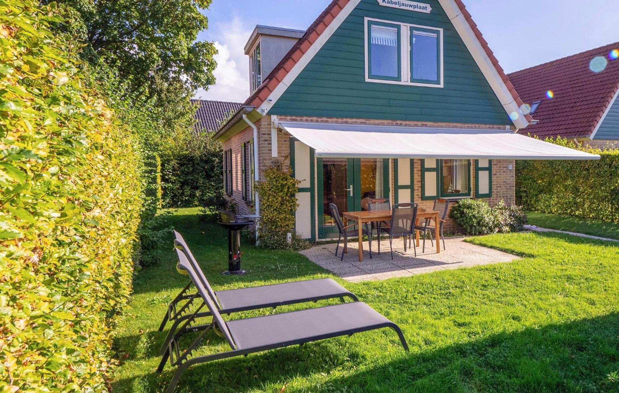 3 Bedroom Lovely Home In Zonnemaire Экстерьер фото